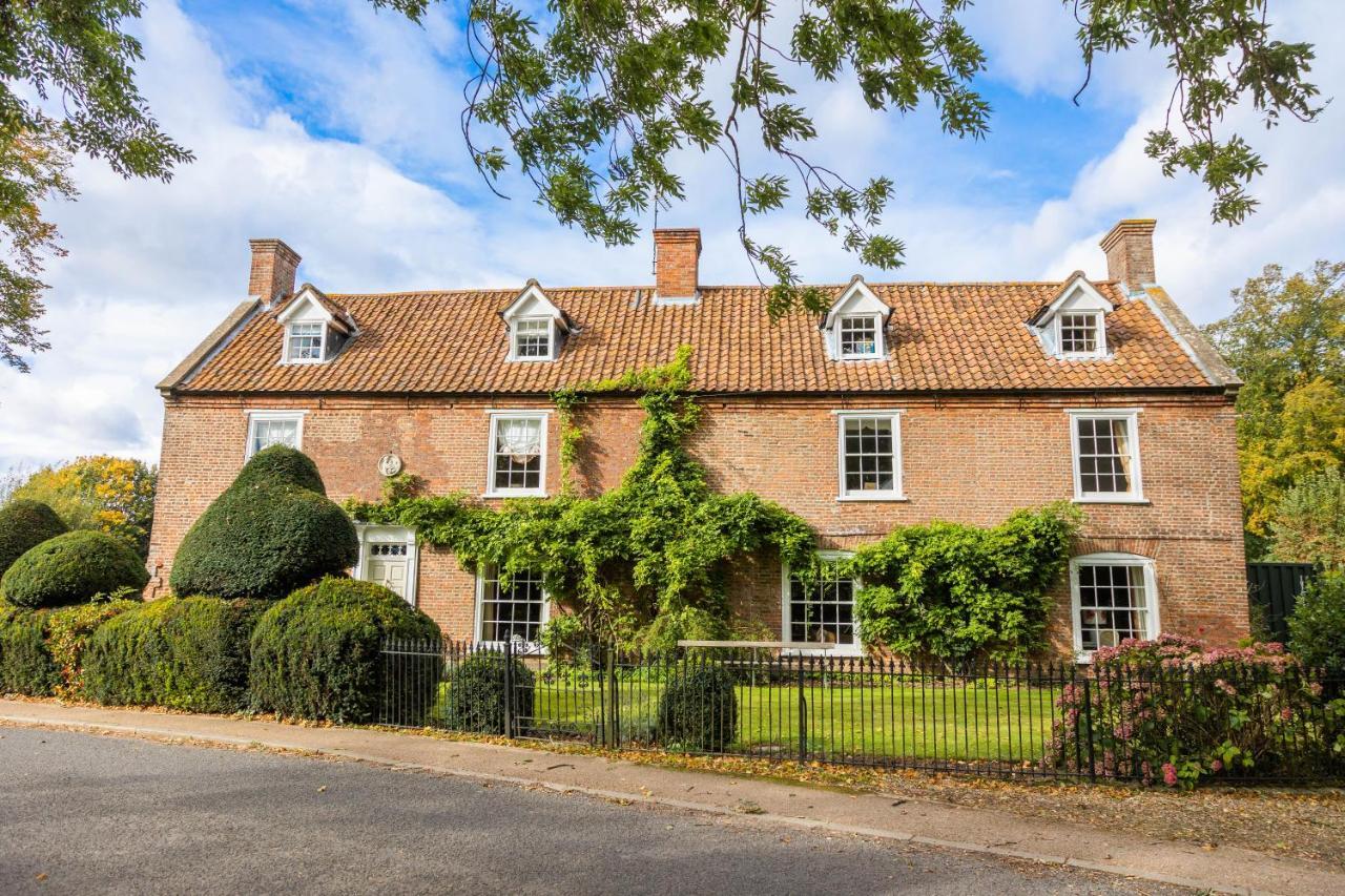 The Coach House Apartment *