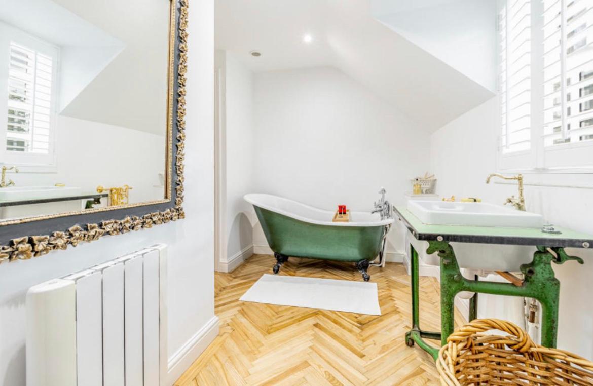The Coach House Apartment *